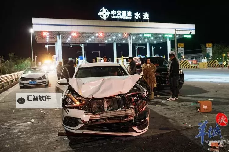 长途汽车的最后一排他要了：一次意外的邂逅图1