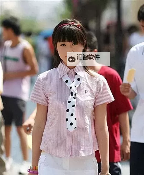 张筱雨大胆出位：突破传统引发热议图1