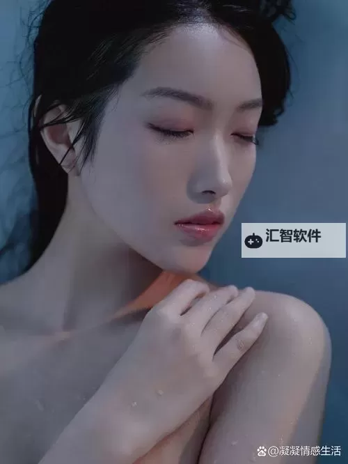 浴室少女的二十天：秘密与成长的瞬间图2