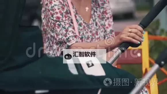 自己对准确了坐下来摇视频：揭秘操作背后的技巧与心得图1