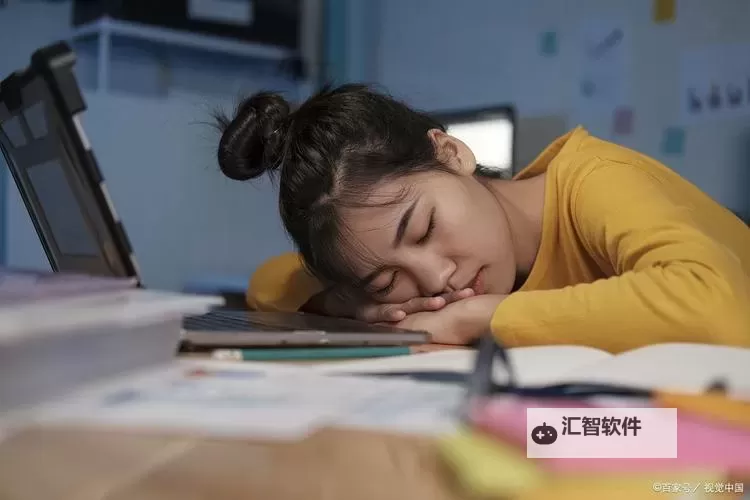 奇异的学园：我竟然坐在老师的紫根上写作业图1