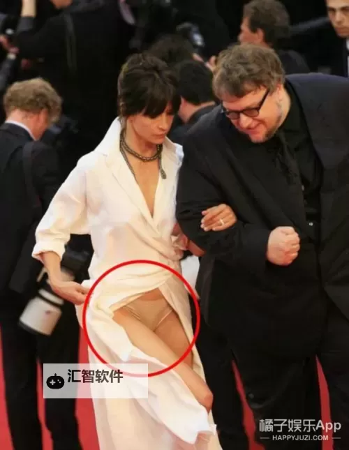 走光漏底毛：时尚穿搭中的尴尬瞬间与应对之道图2