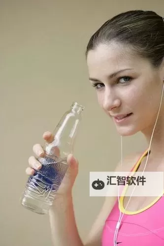 玉女包玉婷：青春靓丽的校园女神风采图1