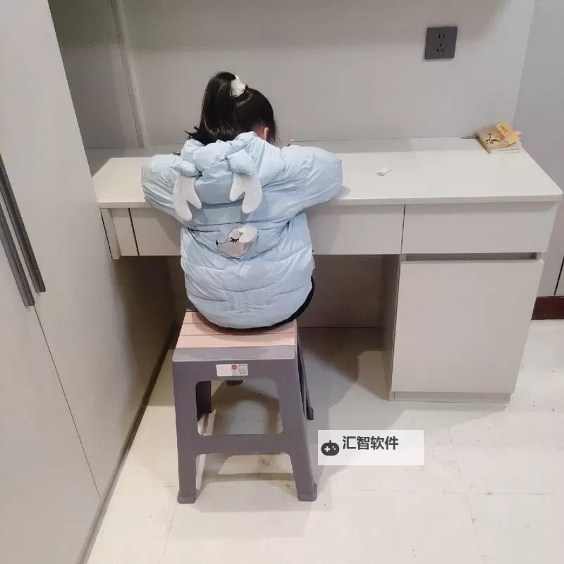 坐在硬邦邦的东西上面写作业：另类学习的趣味体验图1