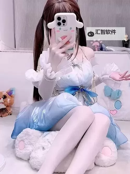 白丝双马尾疯狂输出：激燃战场上的巅峰表现图1