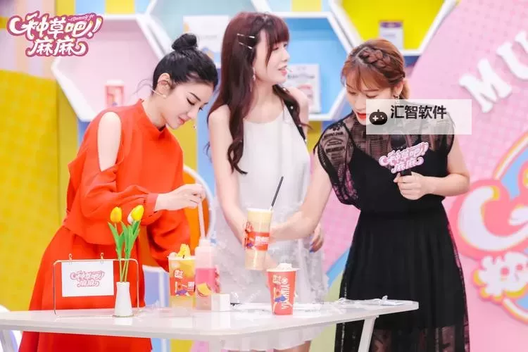 征服同学的麻麻李淑凤：校园里的秘密较量图1