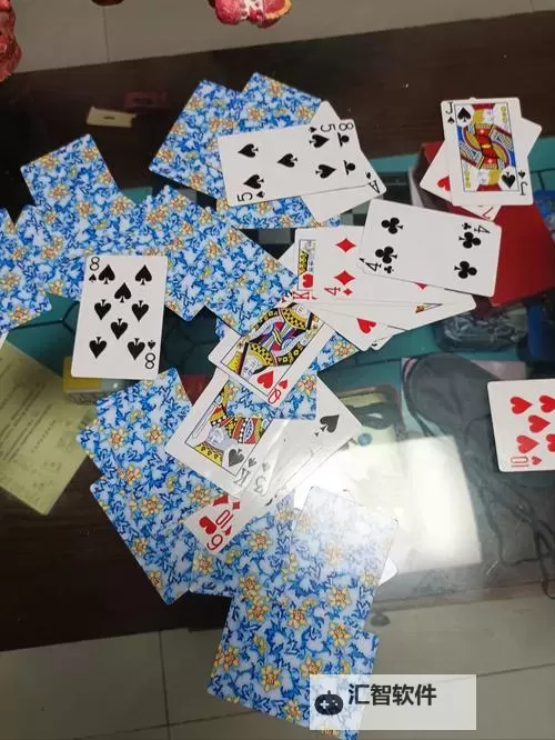 在卫生间里打扑克的趣味时光图1