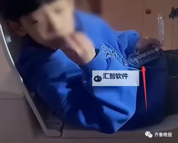 奇趣时刻：坐在振动棒上写作业的趣味体验图1