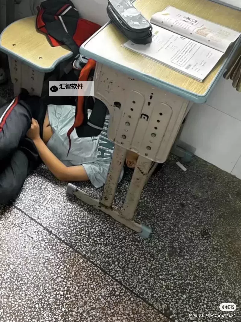 坐在硬邦邦的上面写作业：我的艰难学习时光图1