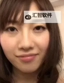 长泽梓白衣浴室温馨时光：纯净中的静谧之美图1