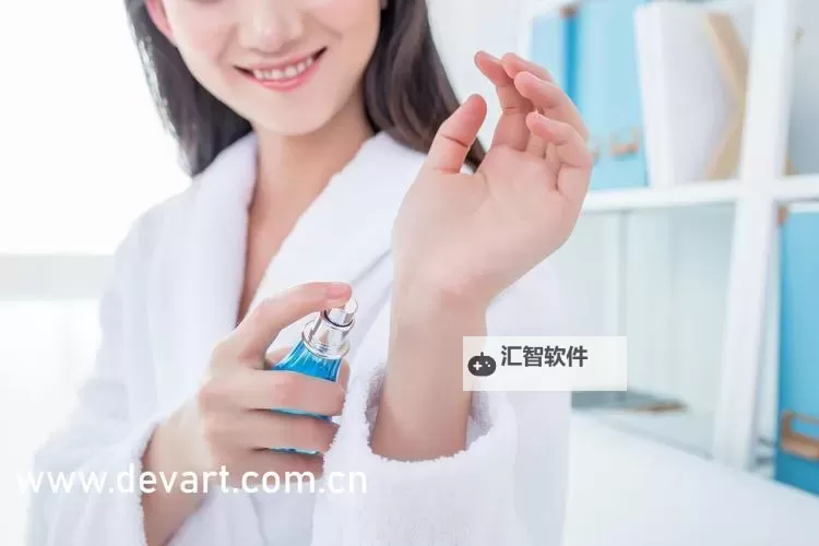 打扑克不盖被子的视频女的和女的：趣味日常引发热议图1