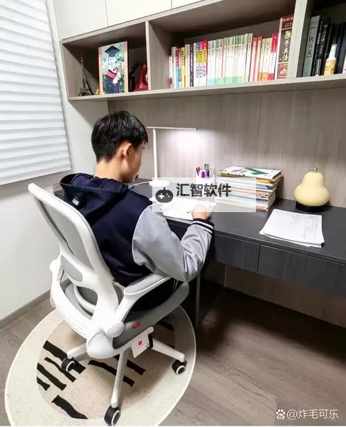 青春趣事：我竟然坐在学长的大东西上做作业图1