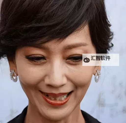 赵雅芝看不出67岁了：青春气息依旧令人惊叹图1