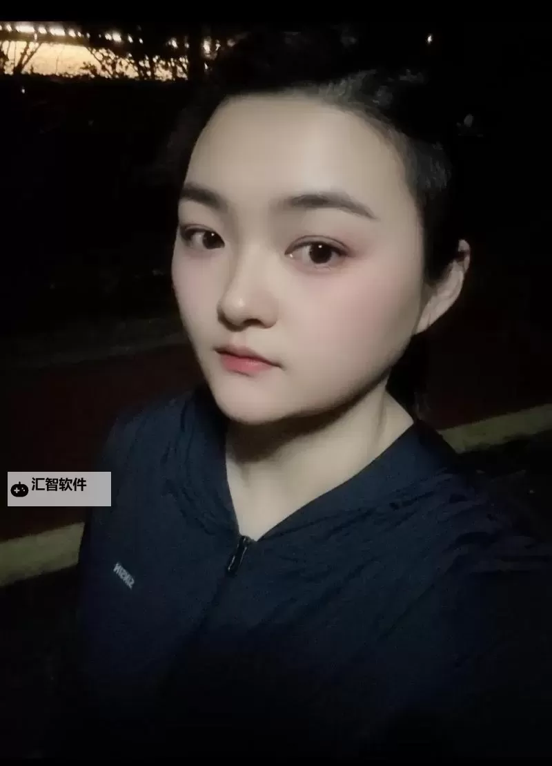 有比我更漂亮的人吗——镜中的自我对话图1