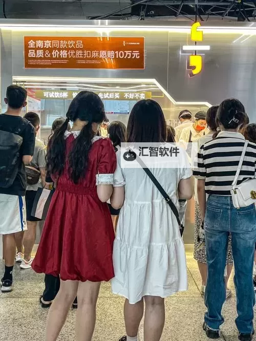 南京新街口人人人人人：城市夜色里的百态与记忆图1