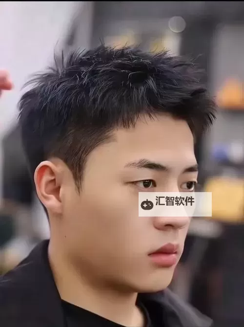 潮流风向标：最新男士发型图片，带你快速选出理想造型图1