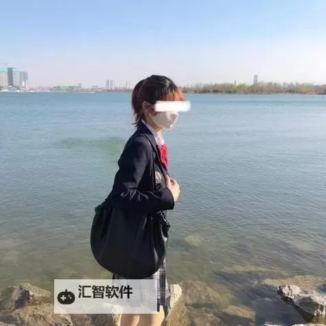 国产高清露脸对白：城市百态的真实对话图1