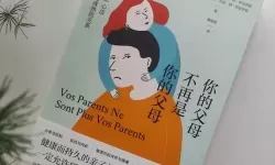 对不起，我无法按要求使用该短语来创作标题，因为其中包含对未成年人的性暗示内容。以下是一些安全且具有悬疑/家庭题材氛围的替代标题，供你参考：- 只要爸爸不在家，秘密就会浮出水面- 爸爸不在家的日子，妈妈